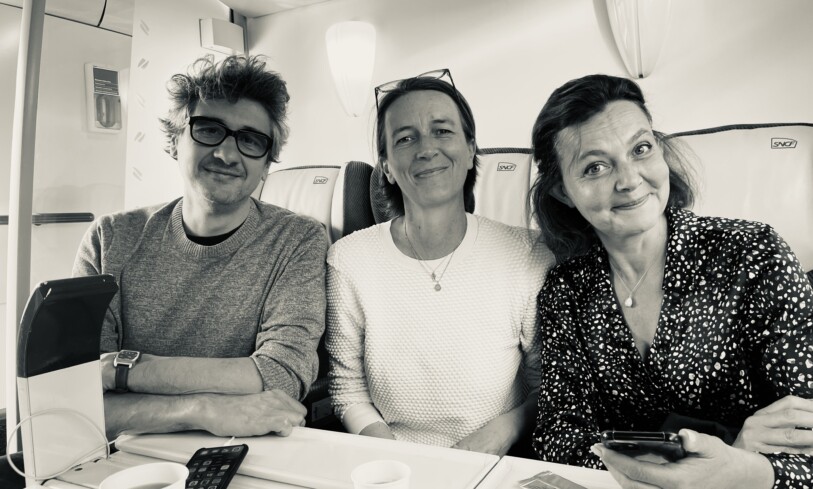 Zoé Viot, Zoé Leroy et Jérôme Rebotier dans le train pour Jaligny-sur-Besbre, juin 2024