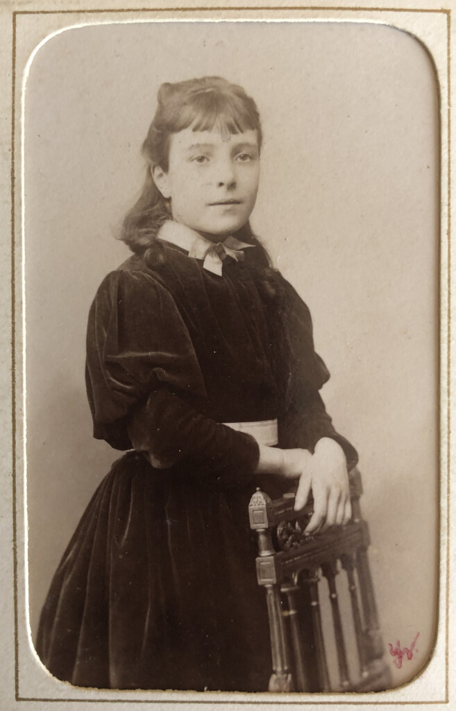 Yvonne Raffignon jeune