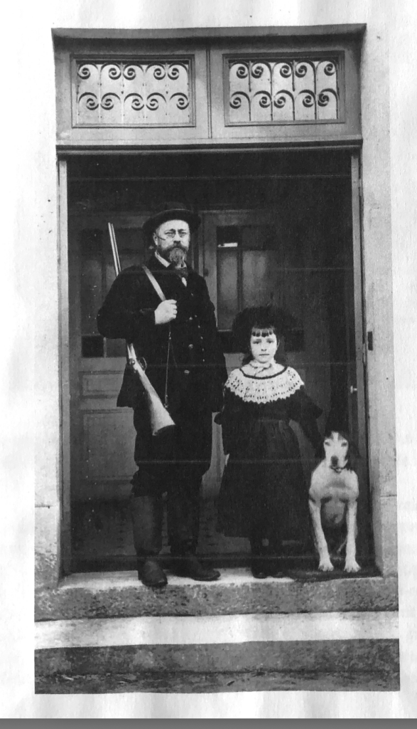 Gustave et Yvonne Raffignon au pavillon des Brays forêt de Tronçais